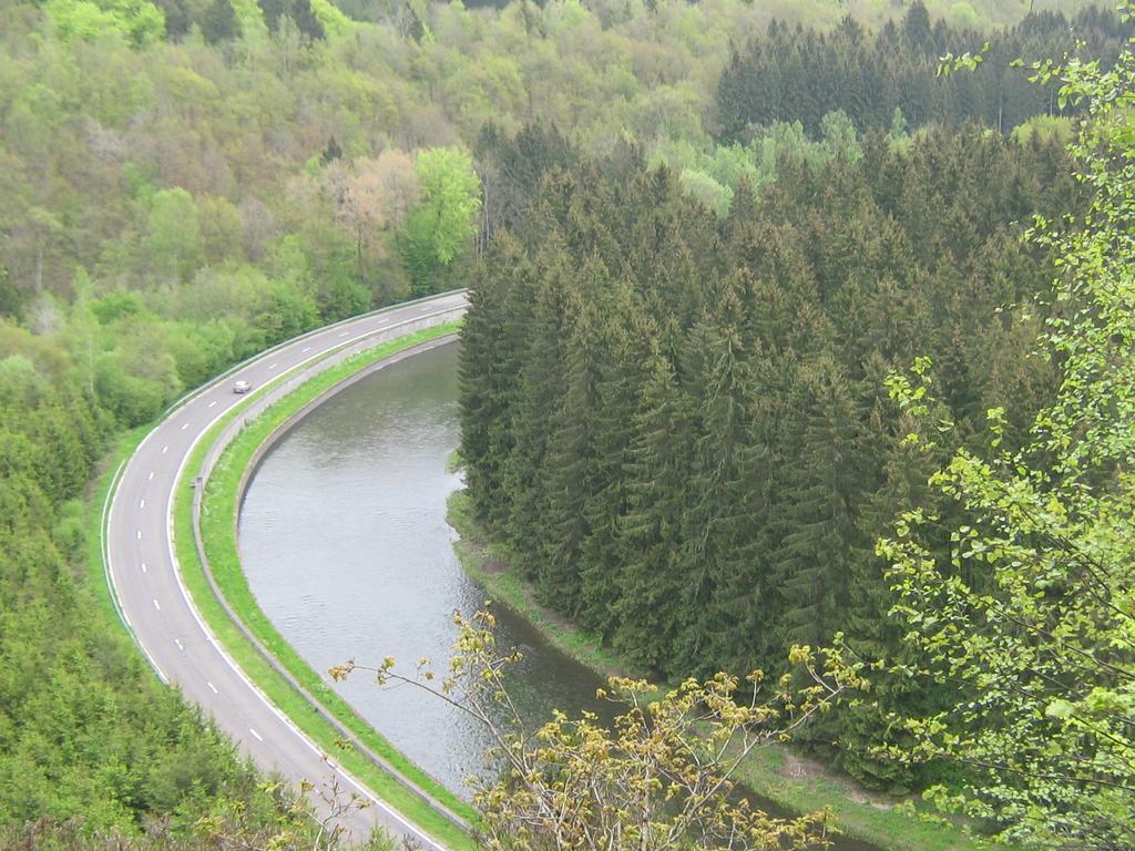 A L'Inattendue Bertrix Exteriör bild