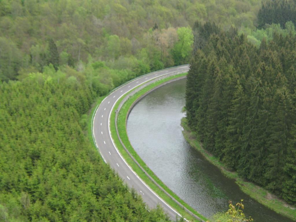 A L'Inattendue Bertrix Exteriör bild